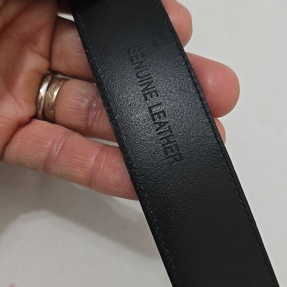 HUGO BOSS Umbe Black Leather Belt 1.5in Wide, 45in Long - Picture 6 of 6